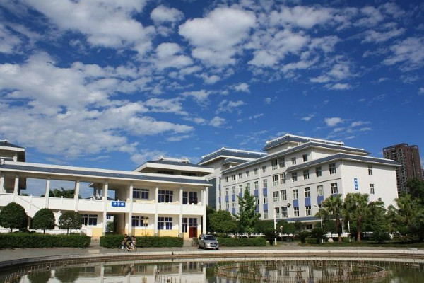2019年如何報考四川汽車職業技術學院