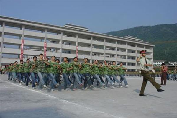 衛校