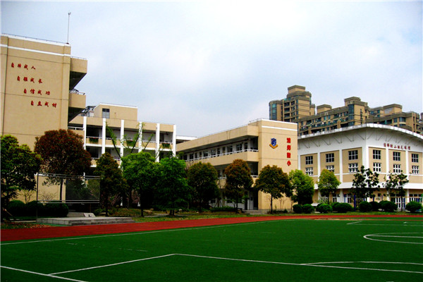 成都職業學校學費貴嗎